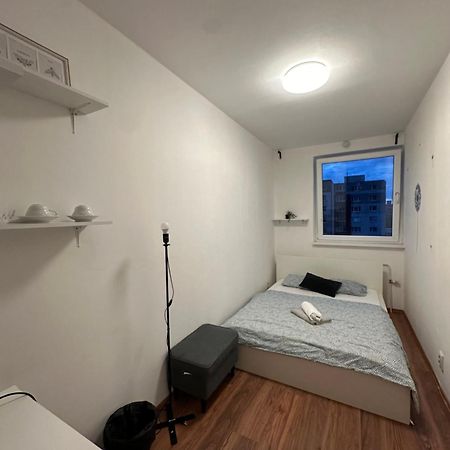 Room 1 Km From Center บราติสลาวา ภายนอก รูปภาพ