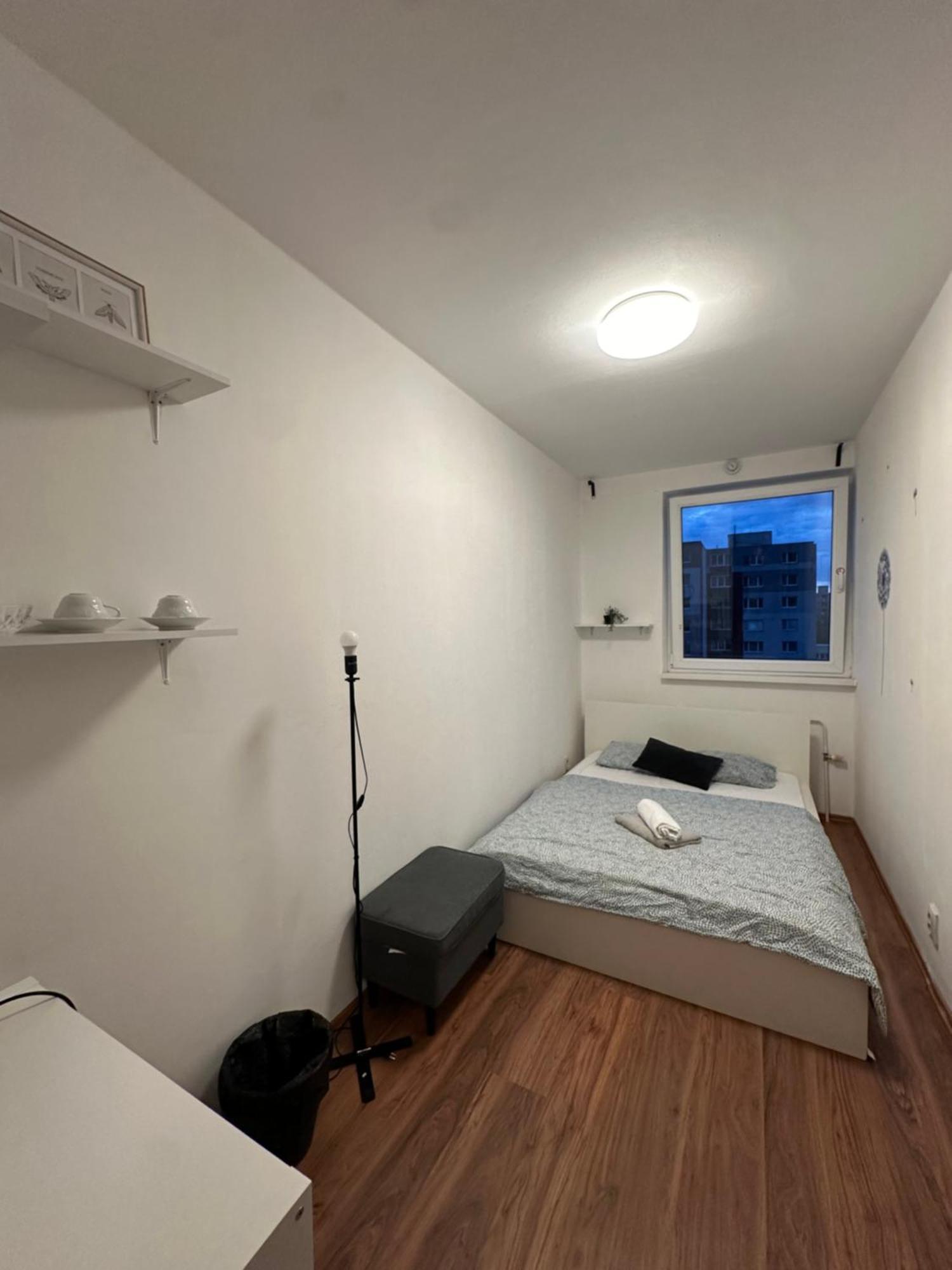 Room 1 Km From Center บราติสลาวา ภายนอก รูปภาพ
